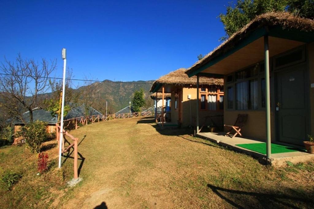 Oyo 43476 Vatika Resort Shimla Zimmer foto